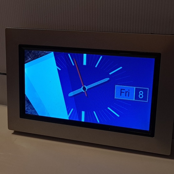 GIINII 8" Digital picture frame used but works great - Picture 7 of 9